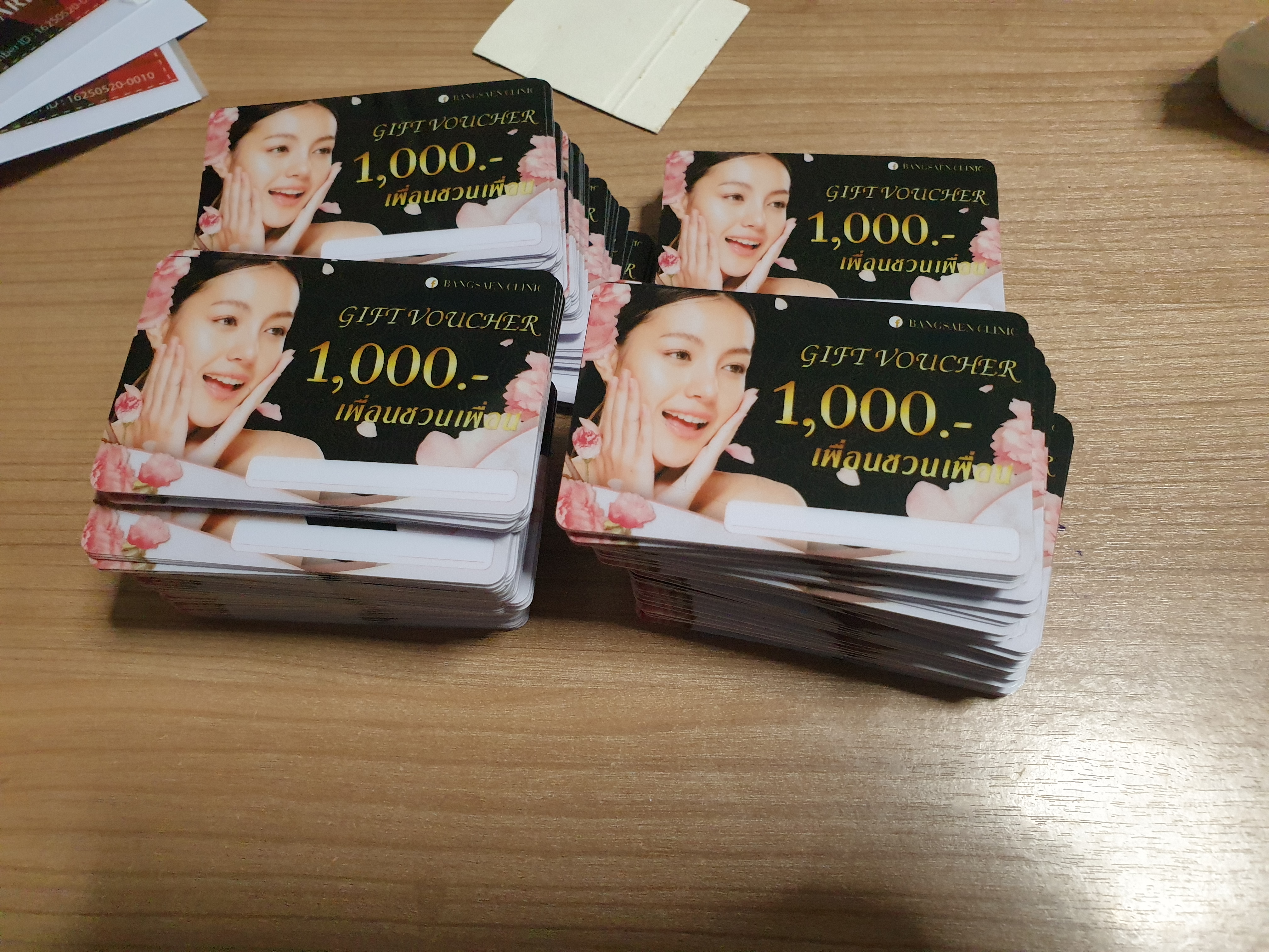 บัตรส่วนลดพร้อมสายคล้อง คุณภาพระดับพรีเมียม